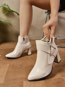 Women's New Fashionable Niche Pointed Toe Sexy Stiletto Short Boots, Autumn/Winter High Heel Boots, High-End Elegant Comfortable Versatile Formal Boots, Boots, Metal Decor Thick Bottom Classic Boots, Elegant Outdoor Boots, Autumn/Winter Thick Bottom Motorcycle Boots, Fashionable Short Boots, Chunky Heel, Perfect To Pair With Black Dresses, Timesize Ideal To Pair With Sweaters And Sweatpants. British Style Pointed Toe High Heel Side Zipper Ankle Boots.