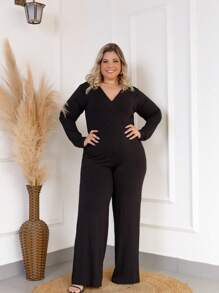 Macacão Plus Size com Manga Longa Decoye em V com Bolso - Preto - Visão 1