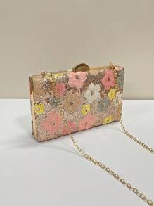 这款多色花卉斜挎包时尚独特，配有复古链条肩带，迷你盒形设计，适合派对女孩、新娘、大学生、年轻职业女性和上班族。可用于派对、舞会、婚礼等各种场合，与舞蹈配饰完美搭配，精致的花卉图案尽显女性魅力。粉色 - 珊瑚粉 - 查看 3
