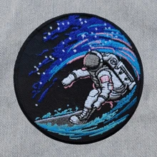 太空冲浪宇航员徽章 - 酷炫太空冲浪刺绣熨烫/缝纫徽章，适用于背包、帽子、夹克、连帽衫、DIY服装配饰、刺绣徽章，可用于装饰衣服、鞋子、包包，修补破洞和撕裂处，适合夏季和学校使用。 - 彩色 - 查看 5