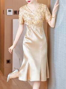 This Stylish And Luxurious Mermaid Evening Gown Is An Elegant And Glamorous Women's Dress. The Shimmering V-Neck Dress Is Champagne-Colored, Perfect For Toasting, And Features Heavy Rhinestone Details. Suitable For All Seasons, Including Christmas Eve, Christmas Day, Chinese New Year, And New Year's Eve. It's Also Suitable For Everyday Wear, Casual Occasions, Weddings, Banquets, Parties, Engagements, Ceremonies, Social Events, Vacations, Semi-Formal Settings, And Birthday Celebrations.