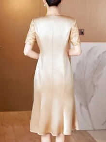 This Stylish And Luxurious Mermaid Evening Gown Is An Elegant And Glamorous Women's Dress. The Shimmering V-Neck Dress Is Champagne-Colored, Perfect For Toasting, And Features Heavy Rhinestone Details. Suitable For All Seasons, Including Christmas Eve, Christmas Day, Chinese New Year, And New Year's Eve. It's Also Suitable For Everyday Wear, Casual Occasions, Weddings, Banquets, Parties, Engagements, Ceremonies, Social Events, Vacations, Semi-Formal Settings, And Birthday Celebrations.