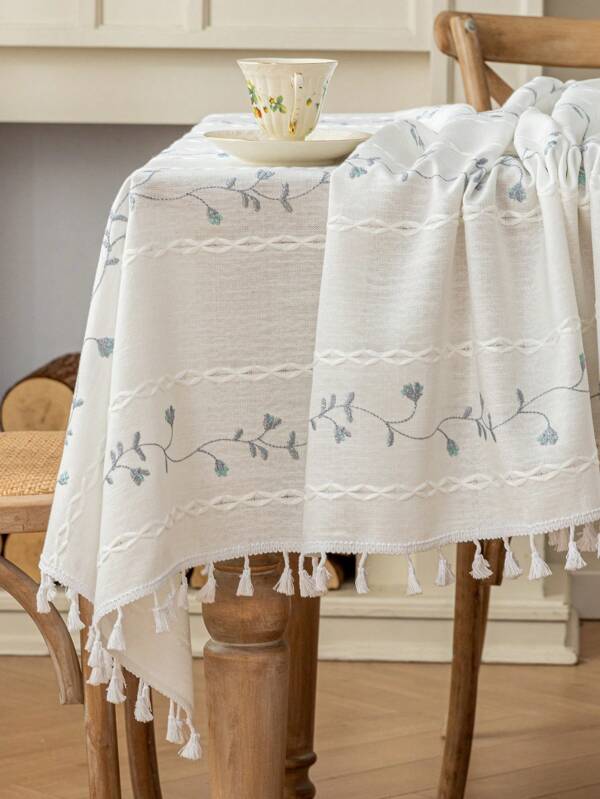 1 pieza Mantel elegante bordado en plata con flecos florales, cubierta de polvo rectangular de ganchillo bohemio 3D geométrico para mesa de comedor, mesa de café, piano - Adecuado para restaurante, cocina, fiesta, boda, hotel, decoración de otoño del Día de Acción de Gracias, escritorio, tocador