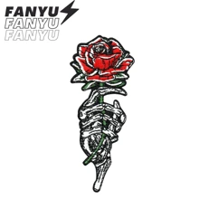 摩托车骷髅“玫瑰与骨头”嬉皮朋克风DIY服装面料，可缝制或熨烫成布贴、服装装饰、徽章、鞋帽、包包配件，以及用于修补和刺绣的布贴，适合夏季和学校穿着。