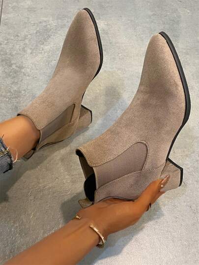 Dammode med spetsiga khakifärgade stövlar, grov klack, mångsidiga vinterstövlar, bekväma ankelstövlar, små i storleken, stövlar för kvinnor