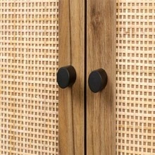 Gabinete alto de 2 puertas de ratán natural, Allen, con estante ajustable incorporado, ensamblaje fácil, gabinete independiente para sala de estar y dormitorio - Nuez - Ver 3