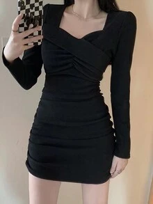 V领褶裥修身连衣裙，显瘦塑形，秋冬黑色春季优雅款 - 黑色 - 查看 5