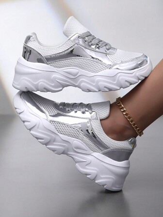 女士夏季厚底网布和金属材质拼接透气舒适防滑休闲白色厚底运动鞋