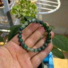1 pieza Nuevo comienzo brazalete hecho a mano con aventurina verde, jade verde y cuentas de howlita, diseño unisex, joyería de cristales curativos para la abundancia, la prosperidad, la calma y la esperanza