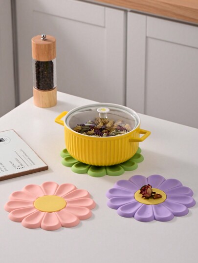 1pc Silicone Trivet Mat Non-Slip & Heat Resistant Hot Pads For Kitchen Countertop Perfect Trivet For Hot Dishes Modern Design Pots & Pans Holder Chic Daisy Flower Silicone Table Mats Heat Resistant, Easy Clean Coasters & Pot Holders