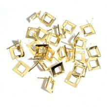 10 piezas de cuadrados de acero inoxidable chapados en oro de 10mm con conector con agujero para elaborar pendientes de tuerca para manualidades de joyería