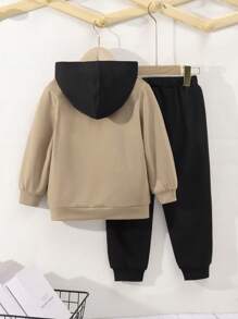 2 件套男孩拼色连帽衫和休闲运动裤套装，适合春秋季的时尚男孩服装