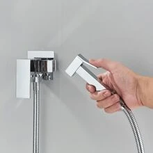 Rubinetti e accessori per la decorazione del bagno di casa, estate