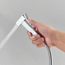 Rubinetti e accessori per la decorazione del bagno di casa, estate