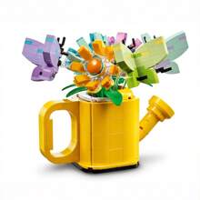 LEGO Set di costruzione 31149 Creator 3 in 1, Fiori in una Annaffiatoio che può trasformarsi in uno Stivale da Pioggia e poi in 2 Uccelli su un Trespolo, Giocattolo Divertente per Bambini