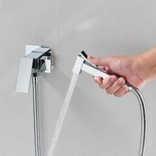 Rubinetti e accessori per la decorazione del bagno di casa, estate