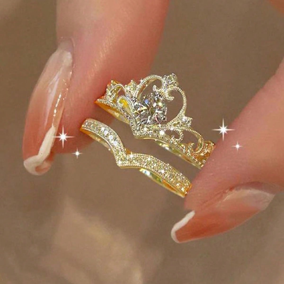 2pcs Set Luxury Fashion Copper Gold Color Cubic Zirconia Crown & V-Shaped Geometric Rings, Couples Rings For Parties, Suitable For Daily Wear