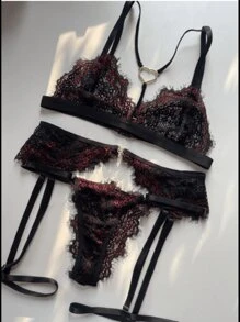 Women's Sexy Lingerie Set Luxury Trio With Sensual Lace Garter Belt With Elegant Heart Pendant - 紅色 - 查看 4