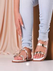 Sandália Rasteirinha Moda Casual Calse Rápido com detalhes dourado - Branco - Visão 2