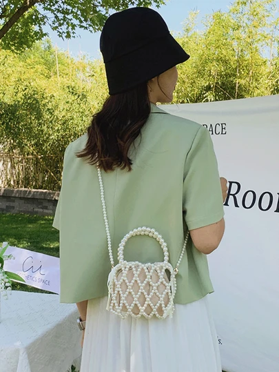 Borsa secchiello intrecciata con perline in stile francese vintage, Borsa estiva con design a perle cave