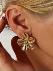 1 Pair Fashionable Oversized Gold Color Floral Stud Earrings, Chic And Versatile European And American Style, High-End Metallic Best Seller - Yellow Gold - View 5