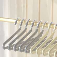 现代简约黑色和米色天鹅形裤子衣架，带防滑涂层，用于整理衣物