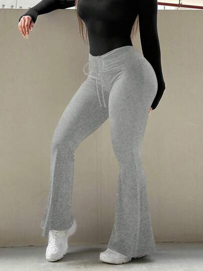 女士修身喇叭裤，舒适穿着，适合毕业季和独立日