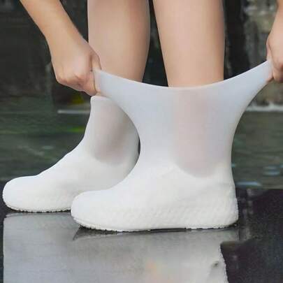 1双防水加厚防滑鞋套，户外橡胶乳胶材质。尺码：34-40，短管装，2.12盎司/均码，适合学校、办公室、家庭、旅行、返校用品保暖、闺蜜节、送给小狗、嘉年华、春夏精选、伴娘礼物、房间、卧室装饰、海滩、旅行、男女皆宜、度假、可爱小物