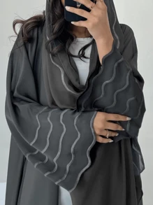 2 件套女士灰色条纹刺绣长袍套装，端庄的阿巴亚长袍，带兜帽和连衣裙 - 灰色 - 查看 2