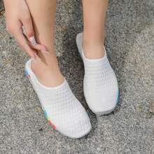 Chaussures rapides à séchage pour hommes et femmes, chaussures aquatiques, chaussures pieds nus, chaussures de plage souples à enfiler, chaussures de sport nautique d'extérieur, respirantes, légères et confortables, convenant pour la piscine, la plage, le surf, la marche et le yoga, la natation