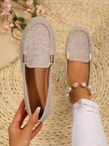 Tên sản phẩm: Giày lười vải lanh màu be dành cho nữ có khóa vàng - Nhiều màu - Xem 1