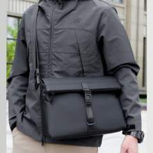 黑色PU皮革简约时尚休闲运动男士单肩包，纯色时尚斜挎包，男士通勤包，大学生书包，多功能，防水，大容量，轻便，可调节肩带，可装手机、平板电脑、文件、书籍、眼镜等，是度假、通勤、商务旅行、旅游的必备单品，也是送给男士的礼物，男士配饰，送给男友的礼物 - 黑色 - 查看 4