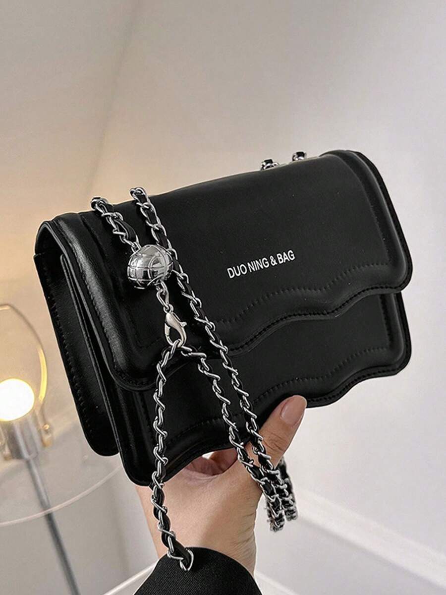 Chain Plain Wave Edge Shoulder Bag, Lightweight Flap Magnetic Buckle Bag, Mini Women's Bag - Black - View 1