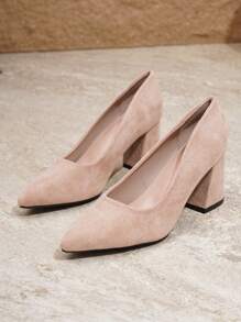Scarpe con tacco alto  color albicocca, comode e versatili per uso quotidiano, con tomaia bassa