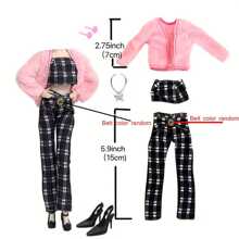 手工娃娃配饰时尚套装，冬季娃娃服装，休闲夹克，带口袋和帽子。1套包含：1套服装，1条项链，1双鞋子（款式和颜色随机），1对耳环。适用于11.8英寸娃娃（娃娃不包含）