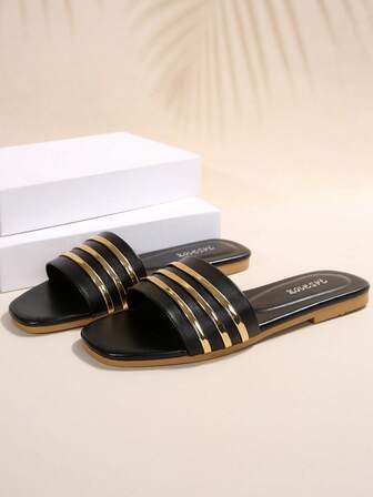 Women Slippers Comfortable Flat Slippers New Style Resort Style Women Summer Sandals Daily Black Slippers With 3 Gold Stripe Decor, Fashionable Flat Sandals