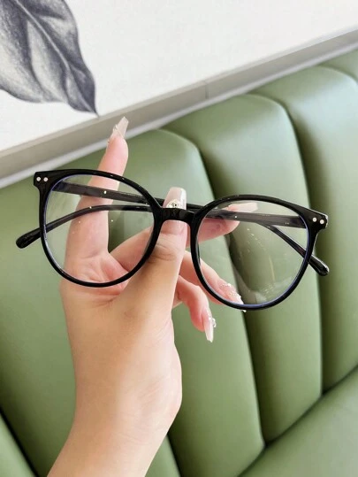 一副男女通用圆形透明镜片时尚眼镜，适合日常佩戴，也是返校季和海滩度假的必备单品，适合夏季海滩度假、户外活动和旅行。