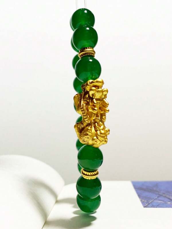 1 Pc Fashionable And Simple Golden Pixiu Green Colored Agate Bracelet, Suitable For Gifting And Daily Wear By Women. Comes With A Gift Box And Jewelry Storage Bag
