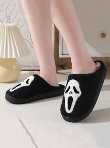 2024pcs Halloween Elements Autumn/Winter Soft Plush Home Slippers, Delicate, Soft, Light, Comfortable Rubber Non-Slip Soles