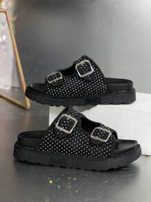 2024 Nuevas sandalias de mujer de estilo británico con puntera redonda, suela gruesa, tacón medio, tachuelas con rhinestones, hebilla y tira, sandalias romanas de moda talla grande con diseño calado, sandalias de playa estilo boho con flecos y cuadros de lona, sandalias con remaches en stock