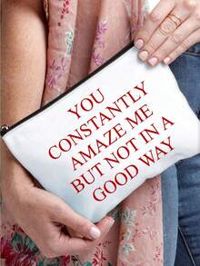 字母印花“你总是让我惊讶，但不是以一种好的方式”设计的化妆包，紧凑型便携式旅行收纳袋，送给家人和朋友的礼物化妆包学校学校用品旅行必需品化妆包节日必需品节日返校化妆包化妆包化妆包美容返校 - 紅色 - 查看 3