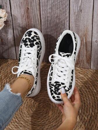 Christmas Black & White Leopard Print Fashion Casual Sneakers For Women, Sports Shoes, Non-Slip & Comfortable Skateboard Shoes, Outdoor Walking Shoes, Birthday Gift