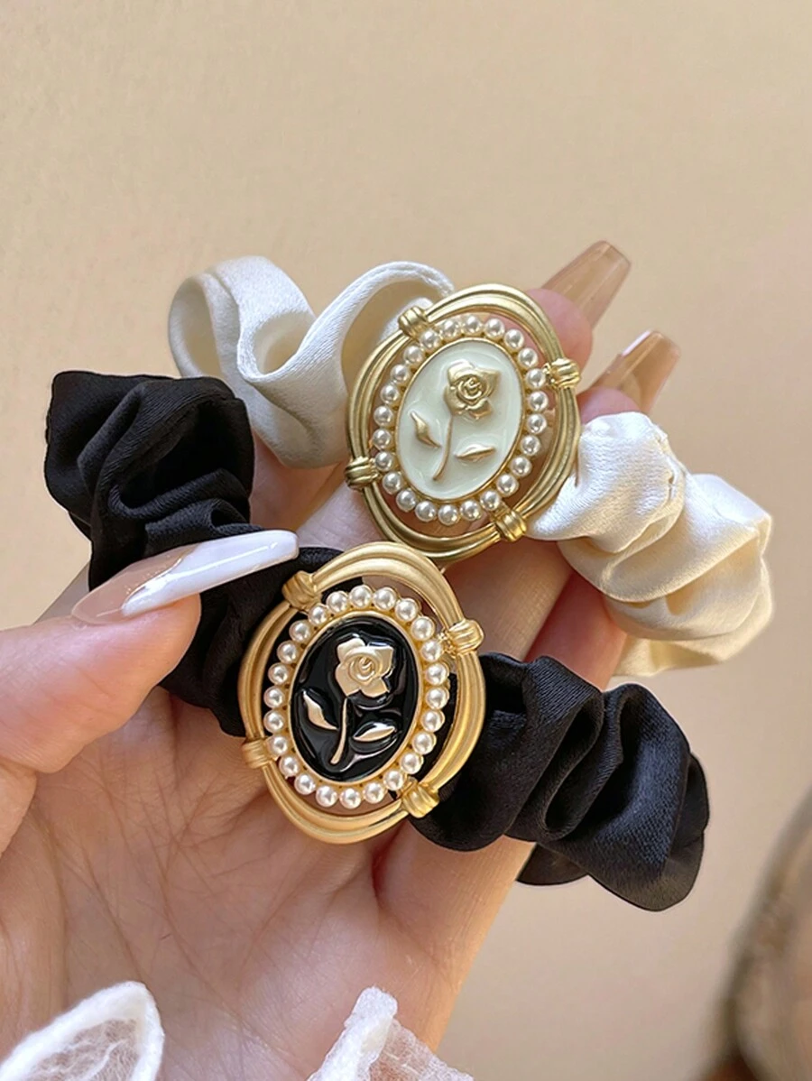2条装女士黑白玫瑰缎面发圈，时尚优雅，适合日常、休闲、派对、通勤、度假、扎马尾、盘发和洗脸等场合。发圈、发绳、发饰、头饰、弹力发带 - 黑與白 - 查看 1