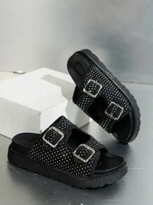 2024 Nuevas sandalias de mujer de estilo británico con puntera redonda, suela gruesa, tacón medio, tachuelas con rhinestones, hebilla y tira, sandalias romanas de moda talla grande con diseño calado, sandalias de playa estilo boho con flecos y cuadros de lona, sandalias con remaches en stock