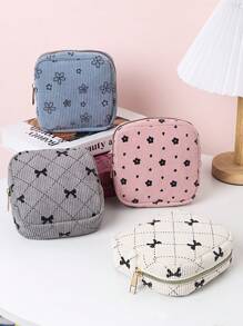 1 pièce Sac de rangement pour serviettes hygiéniques imprimé de manière stylisée. Sac cosmétique multifonctionnel compact. Petit sac carré pour ranger les serviettes hygiéniques. Petit sac de voyage pour les cosmétiques et les toilettes pour femmes/filles. Sac à fermeture éclair mignon, porte-monnaie de style universitaire, convient pour l'école, le travail, les voyages, les cosmétiques, les soins de la peau, les articles de toilette, l'emballage, les fournitures de voyage