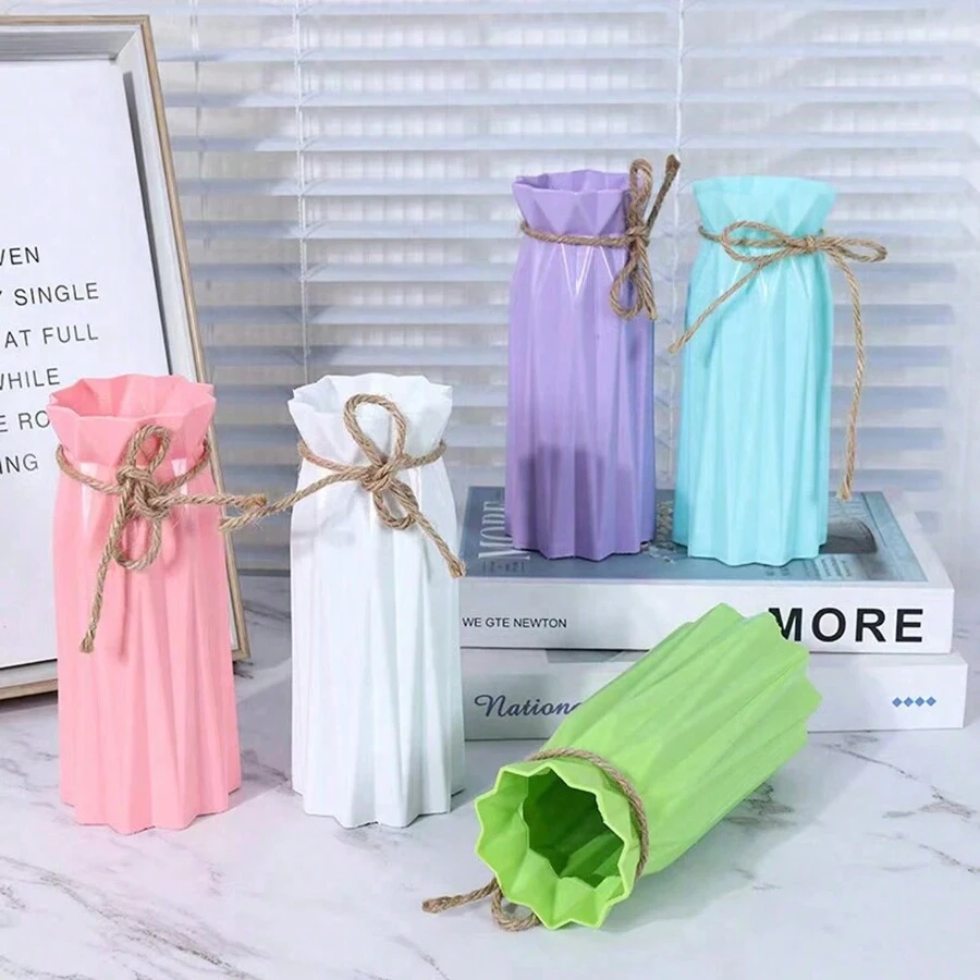 1 Bình nhựa mini, cao 17,5cm, làm từ nhựa không thấm nước, nhẹ và không sợ rơi - Dùng để trang trí tường, cắm hoa, cưới, tiệc, trang trí nhà cửa, trang trí bàn làm việc - Nhiều màu - Xem 1