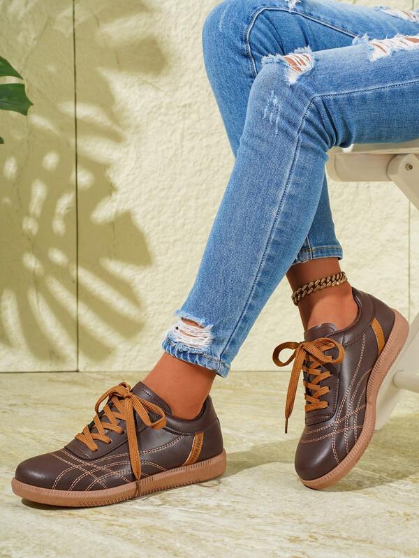 Tênis casuais femininos de design ético de nicho retrô 2024, calçados esportivos estéticos desconstruídos novos de outono