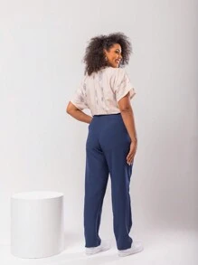 Gigi Estilo Conjunto Feminino Plus Size Alfaiataria Calça E Blusa Social| PRONTA ENTREGA - Bege/Marinho - Visão 2