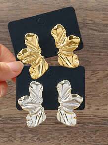 Betykuku 2 Pairs Fashionable Gold & Silver Leaf Stud Earrings, Daily Wear & Gift For Ladies & Girls