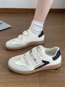 Neue modische Freizeit-Sneaker für Damen, weiße PU-Patchwork-Sportschuhe mit Klettverschluss, niedrige Schnürung, flache Laufschuhe